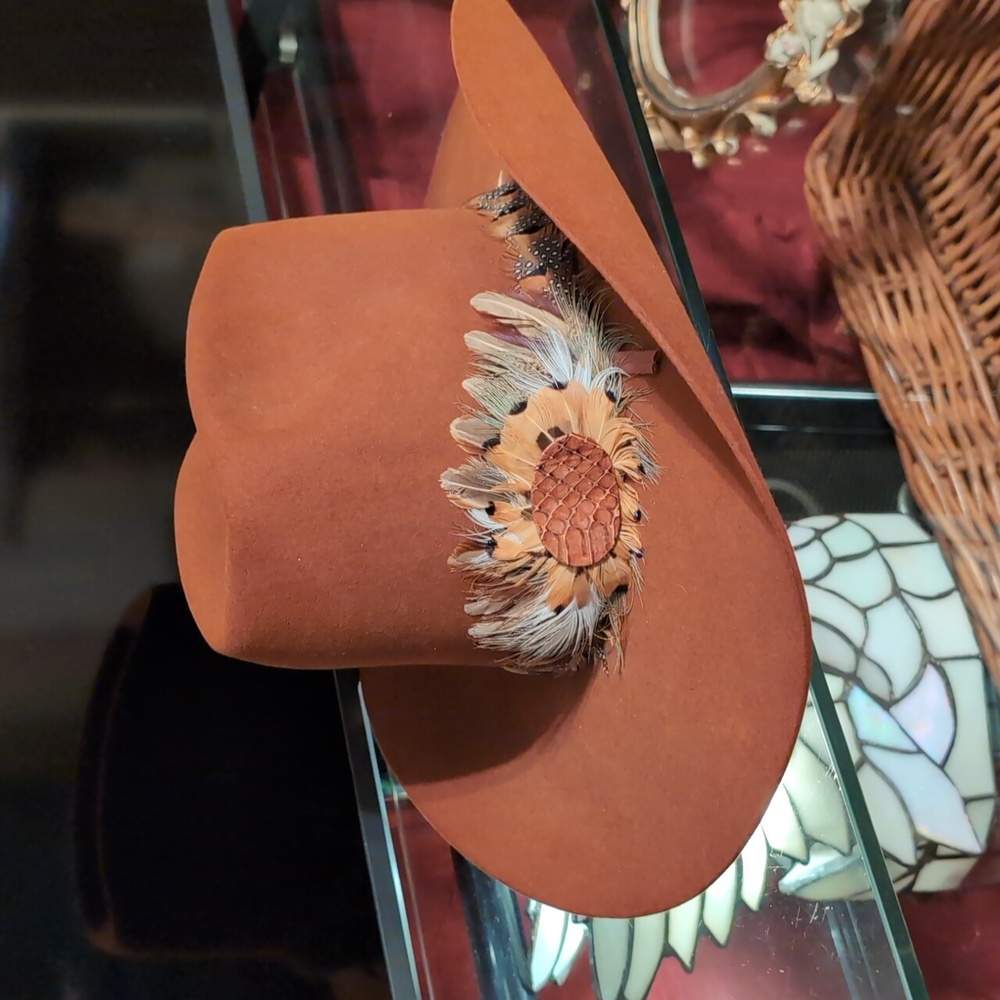 Dobbs West Stagecoach Cowboy Wester Hat Size 7 1/8 - Real Feathers - Never Worn!